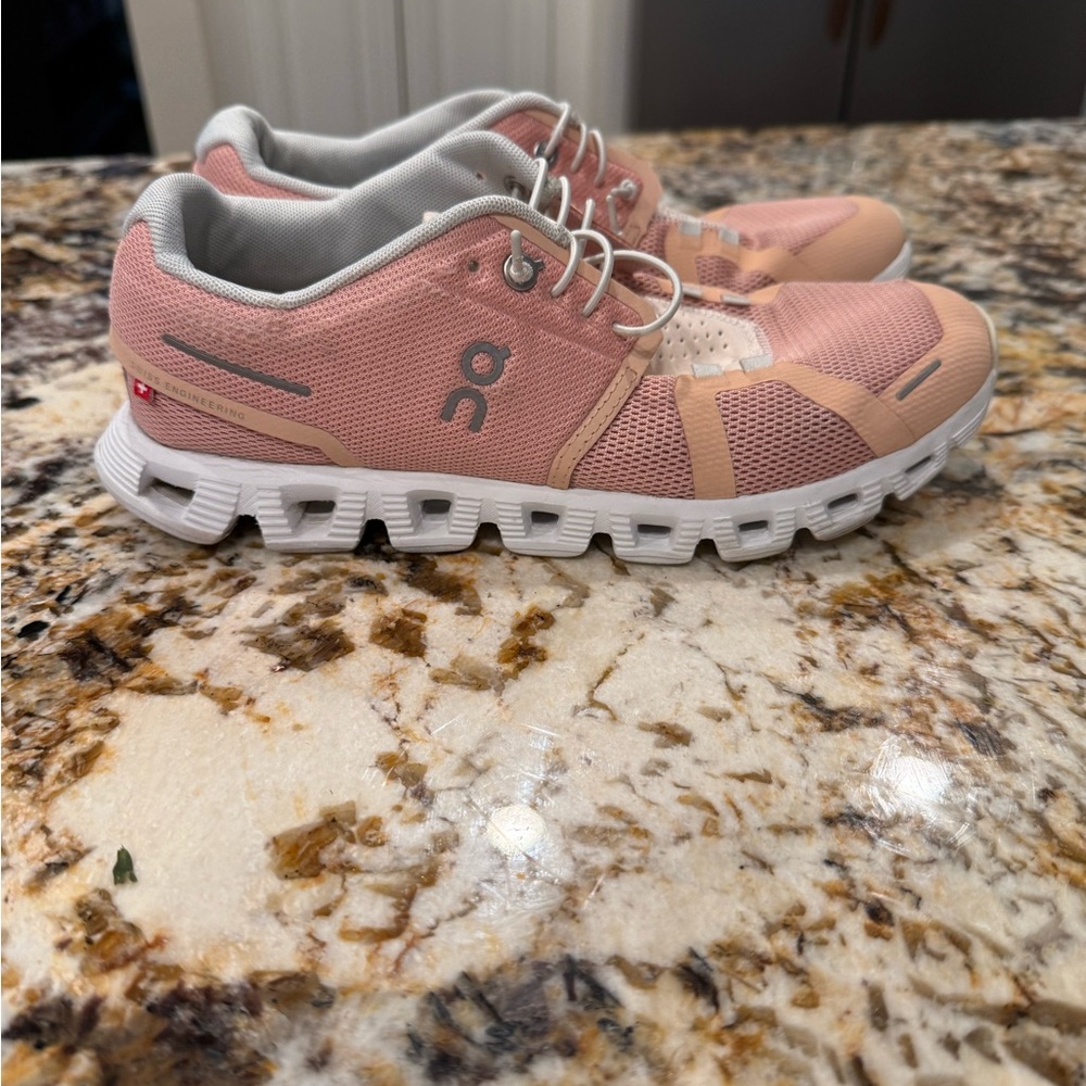 On Running Cloud 5 Flamingo women’s 8